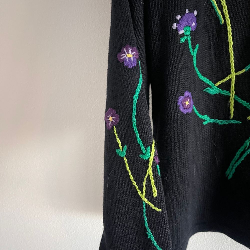 Deadstock Studio Michelle Stuart Hand-Knit Floral Embroidered Sweater - Picture 6 of 9